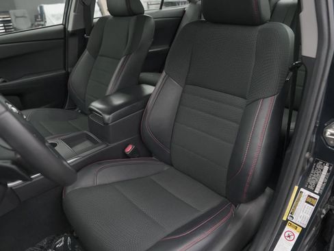 Used 2017 Toyota Camry SE image 5