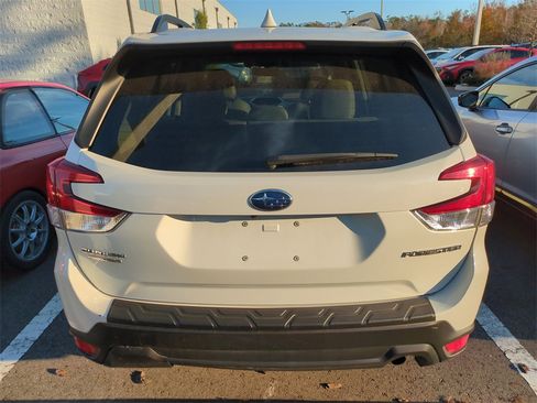 Used 2019 Subaru Forester Premium w/ All-Weather Package image 4