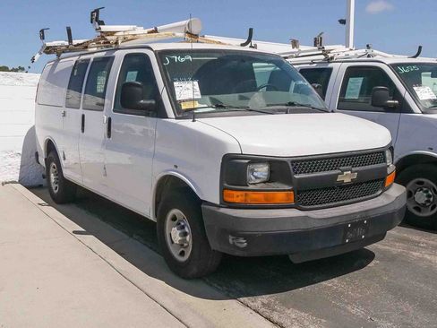 Used 2015 Chevrolet Express 2500 RWD image 3