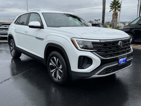 New 2026 Volkswagen Atlas Cross Sport SE image 2