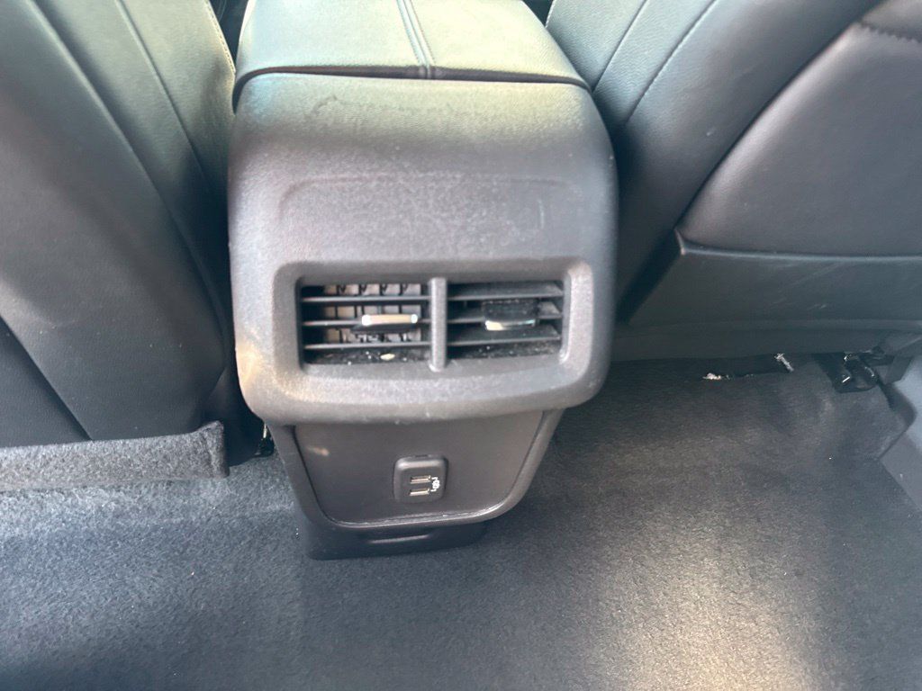 Used 2024 GMC Terrain SLT AWD/4WD image 15