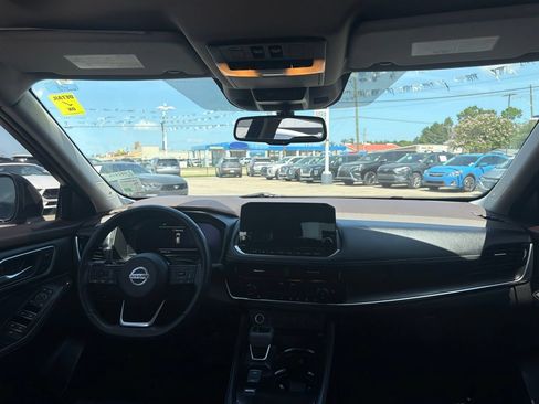 Used 2021 Nissan Rogue Platinum FWD image 9