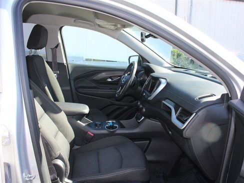 Used 2022 GMC Terrain SLE w/ Driver Convenience Package image 13