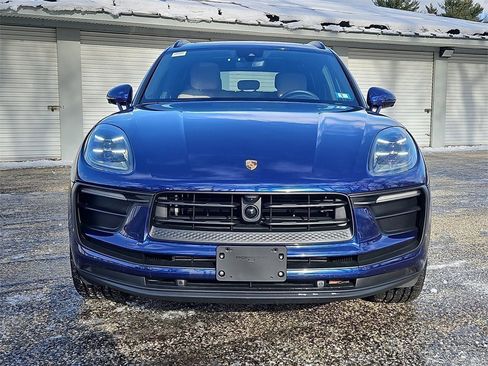 Certified 2025 Porsche Macan image 10