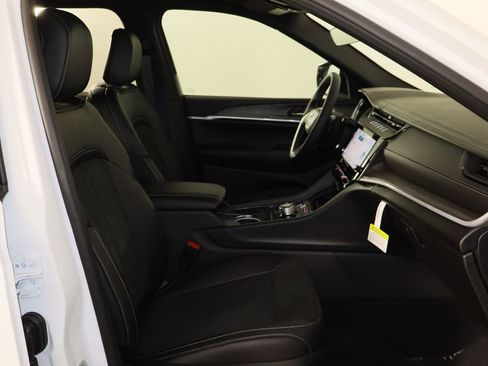 New 2026 Jeep Grand Cherokee Altitude image 20