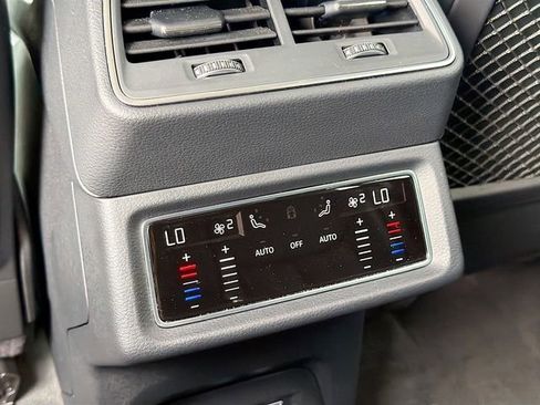 Used 2019 Audi e-tron Prestige image 21
