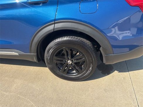 Used 2022 Ford Explorer XLT image 57