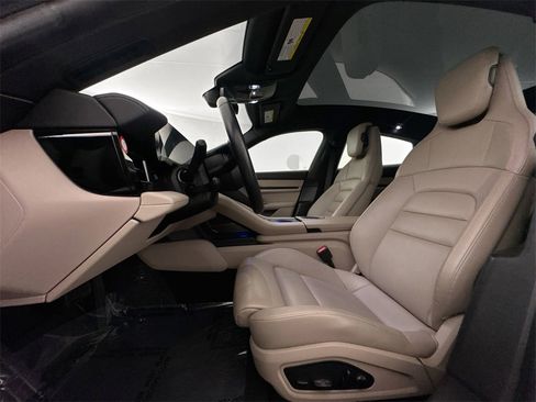 Used 2022 Porsche Taycan image 17