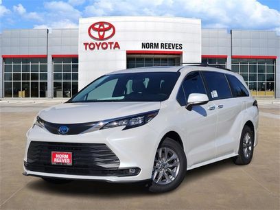 New 2025 Toyota Sienna XLE