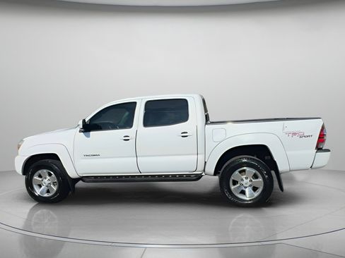 Used 2013 Toyota Tacoma PreRunner image 17