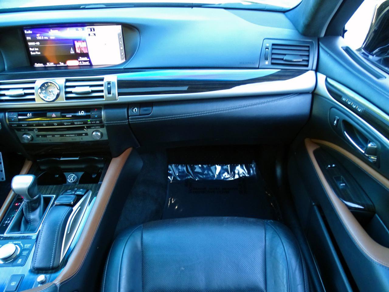 Used 2017 Lexus LS 460 w/ F Sport Midnight Edition RWD image 25