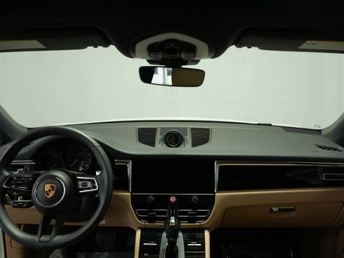 Certified 2025 Porsche Macan image 16