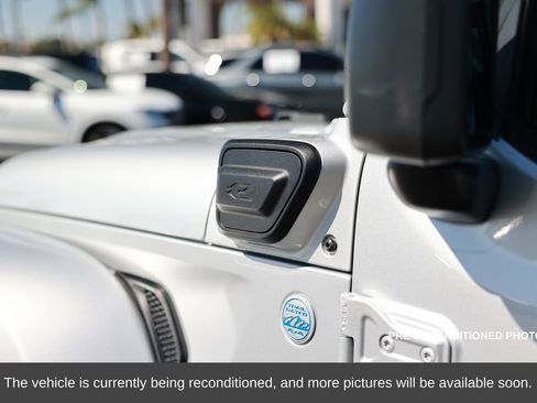 Used 2022 Jeep Wrangler Unlimited Sahara image 16