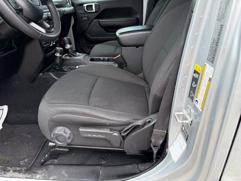 Used 2023 Jeep Gladiator Sport image 10