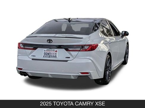 Used 2025 Toyota Camry XSE FWD image 9