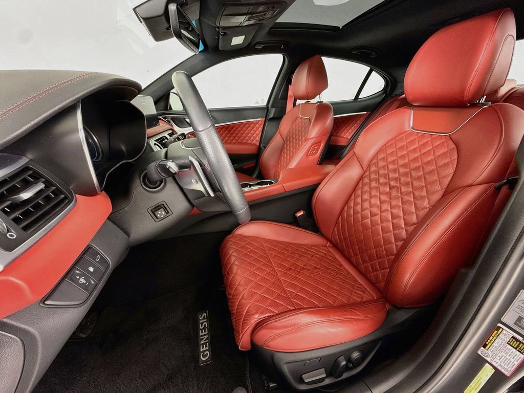 Used 2022 Genesis G70 3.3T Launch Edition RWD image 5