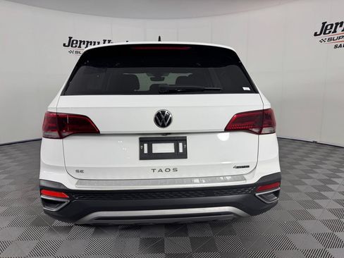 Used 2023 Volkswagen Taos SE w/ Panoramic Sunroof Package AWD/4WD image 8