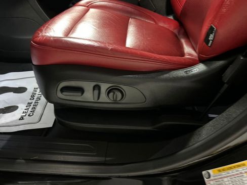 Used 2023 GMC Acadia SLE w/ Driver Convenience Package FWD image 13