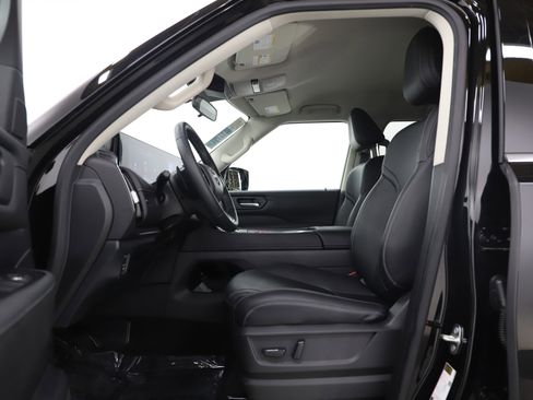 Used 2025 Nissan Armada SV image 23