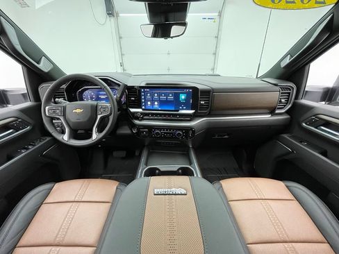 Used 2026 Chevrolet Silverado 3500 High Country w/ High Country Premium Package AWD/4WD image 3