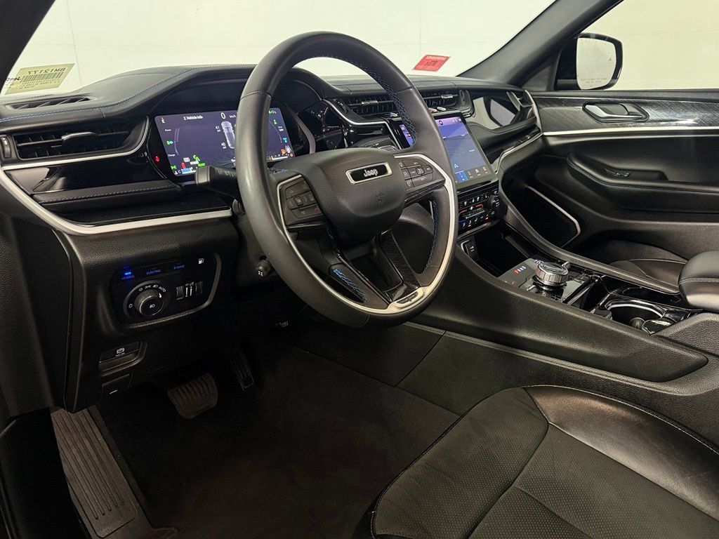 Used 2022 Jeep Grand Cherokee Trailhawk w/ Advanced Protech Group II AWD/4WD image 16