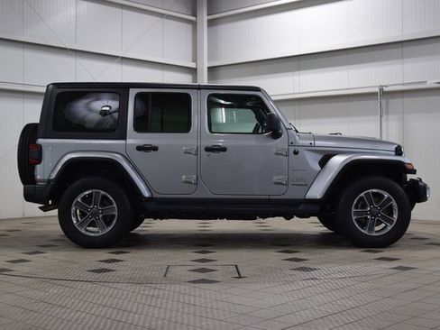 Used 2018 Jeep Wrangler Unlimited Sahara image 9