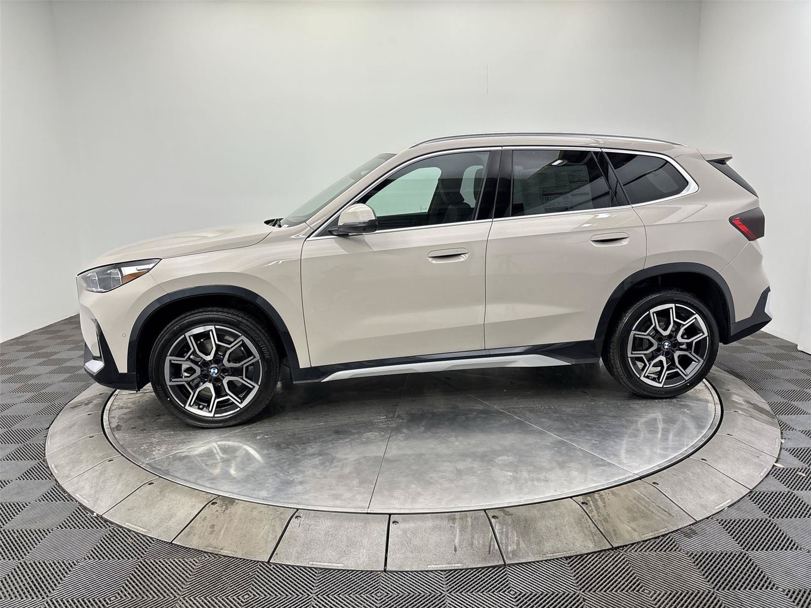 Used 2026 BMW X1 xDrive28i w/ Technology Package AWD/4WD image 16
