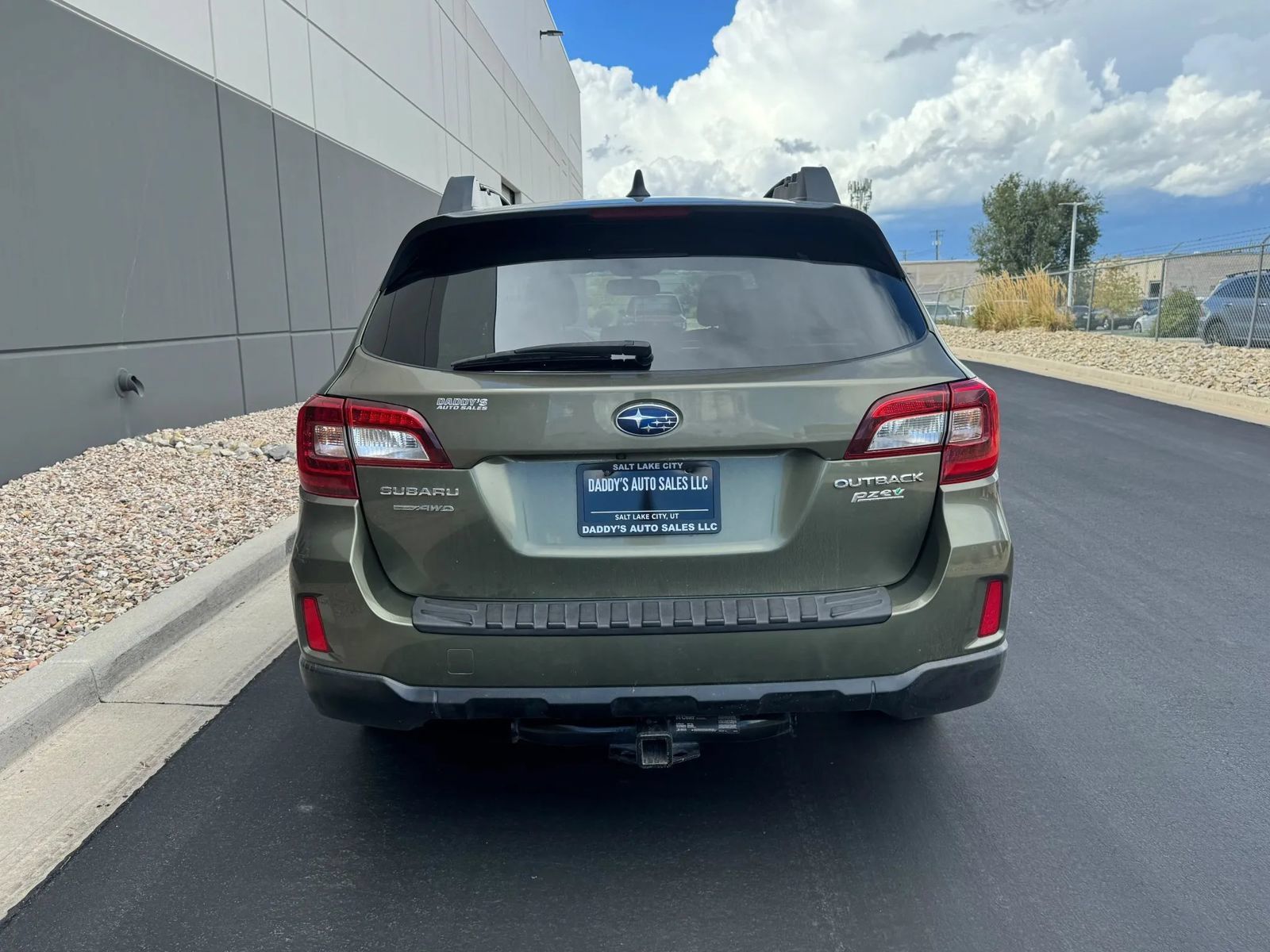 Used 2016 Subaru Outback 2.5i Limited AWD/4WD image 4