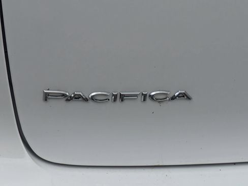 New 2026 Chrysler Pacifica Select FWD image 33
