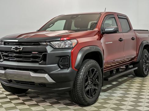 Used 2025 Chevrolet Colorado Trail Boss AWD/4WD image 5