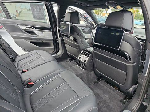 Used 2022 BMW ALPINA B7 xDrive w/ Luxury Rear Seating Package image 11