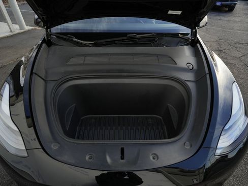 Used 2023 Tesla Model Y Long Range image 17