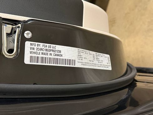 Used 2023 Chrysler Pacifica Touring-L FWD image 37