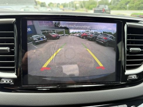Used 2025 Chrysler Pacifica Select FWD image 25