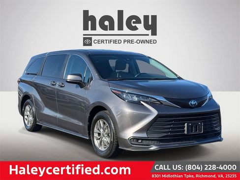 Used 2024 Toyota Sienna LE image 1