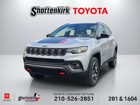 Used 2025 Jeep Compass Trailhawk w/ Trailer Tow Group AWD/4WD image 1