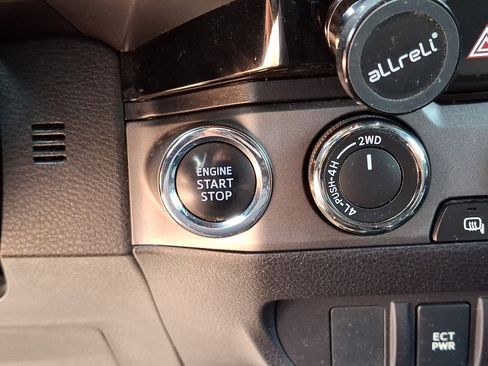 Used 2018 Toyota Tacoma TRD Sport AWD/4WD image 23