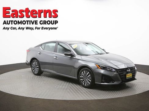 Used 2025 Nissan Altima 2.5 SV image 48