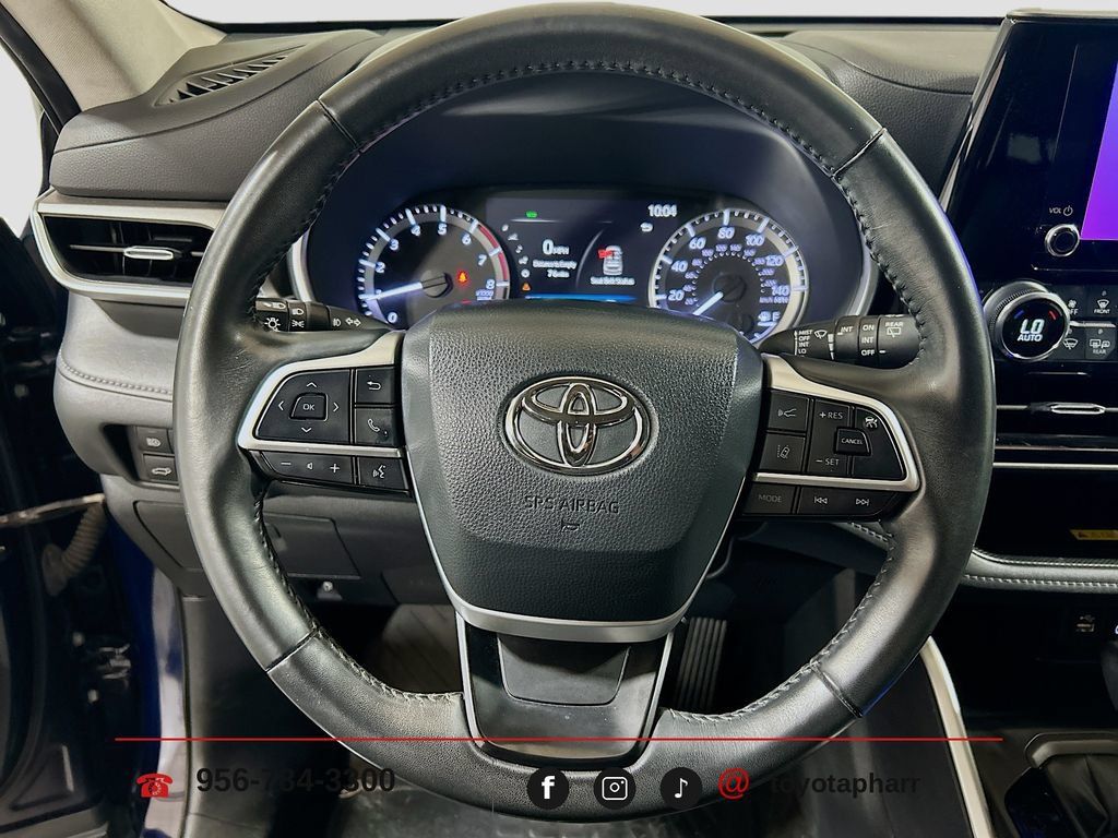 Used 2023 Toyota Highlander XLE FWD image 10