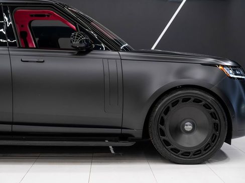 Used 2023 Land Rover Range Rover SE image 11