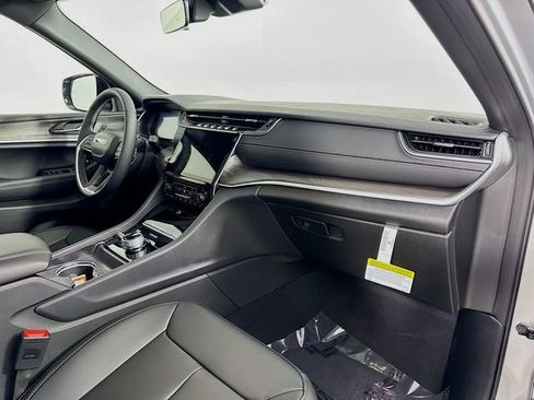 New 2025 Jeep Grand Cherokee Limited AWD/4WD image 30