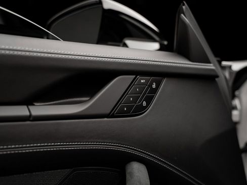 Used 2025 Porsche 911 Targa 4 GTS w/ Premium Package image 60