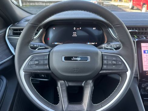 New 2025 Jeep Grand Cherokee L Limited w/ Trailer Tow Package image 24