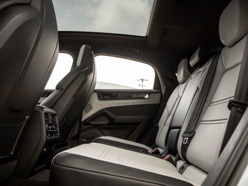 New 2025 Porsche Cayenne S AWD/4WD image 35