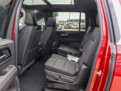 New 2026 GMC Yukon XL Denali w/ Denali Reserve Package AWD/4WD image 9