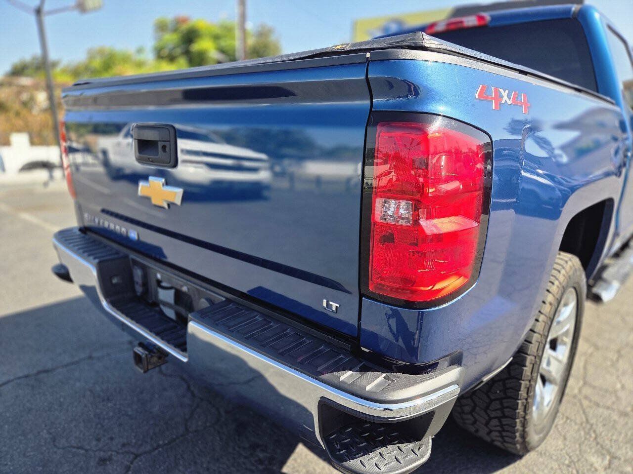 Used 2018 Chevrolet Silverado 1500 LT w/ LT Eassist Package AWD/4WD image 10
