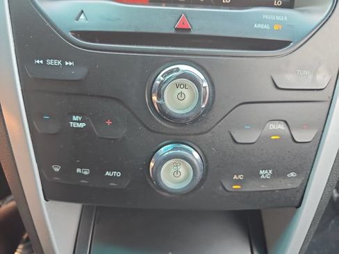 Used 2014 Ford Explorer XLT w/ Equipment Group 202A AWD/4WD image 27