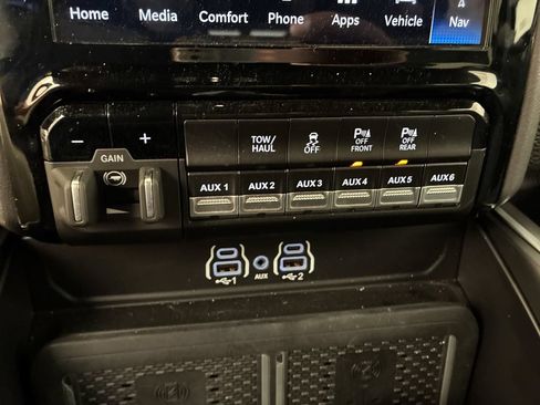 Used 2025 RAM 2500 Big Horn AWD/4WD image 23