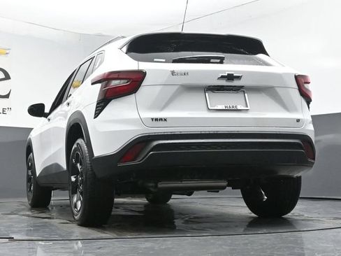 New 2026 Chevrolet Trax LT w/ Driver Confidence Package FWD image 32