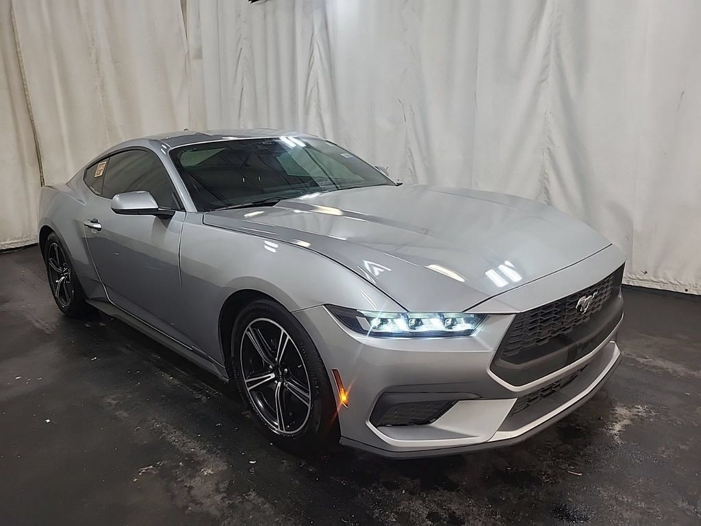 Used 2024 Ford Mustang Coupe RWD image 3